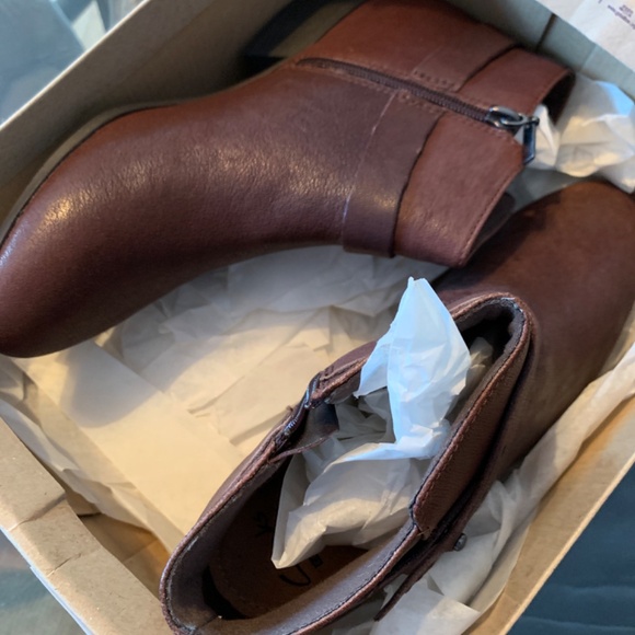 Clarks boots - Picture 3 of 4